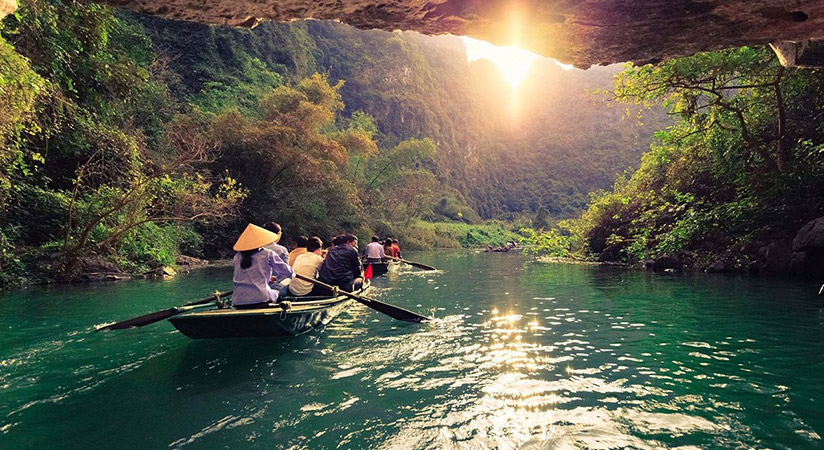 Enhoy the beauty of Trang An. known as Halong on Land