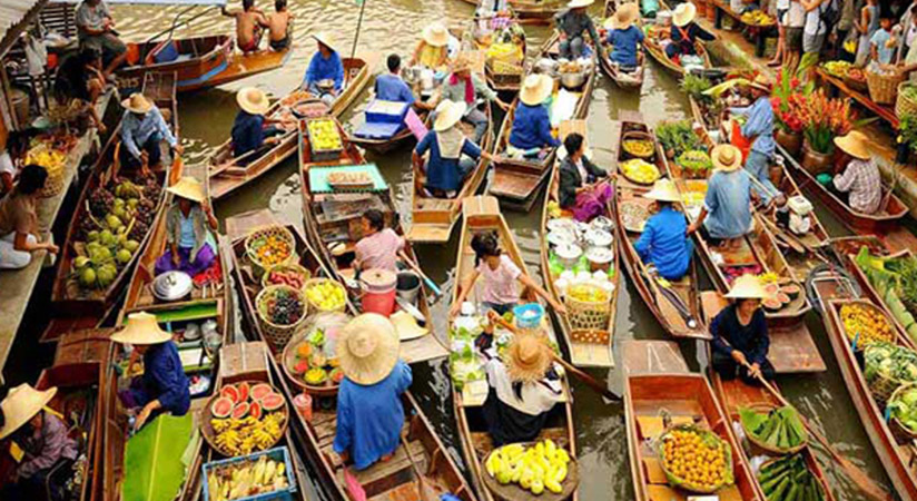 Visit the typical Cai Be floating market