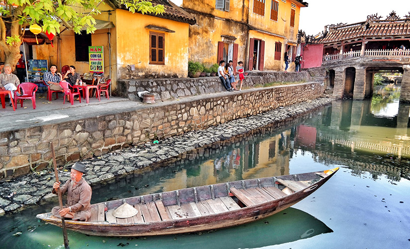 Hoi An is an ancient town lying next to Thu Bon river