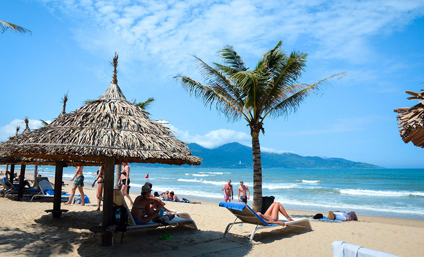 Enhoy the stunning scenery of Danang beach