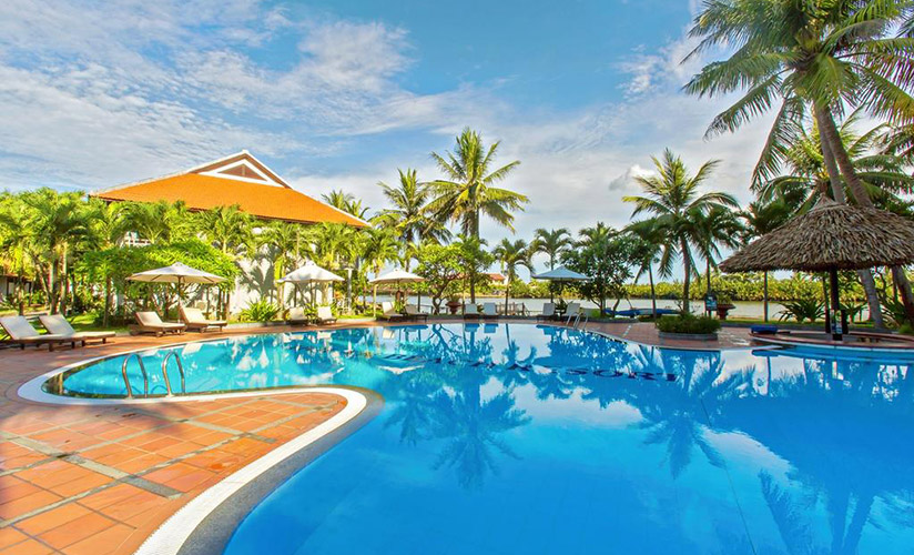 Hoi An Beach Resort owns a large and charming swimming pool, where visitors can relax after a busy day