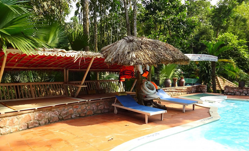 Sunbathing on the swimming pool of La Ferme du Colvert resort