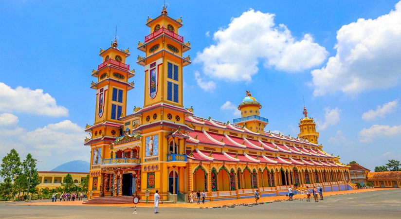 Exploration of Cao Dai temple