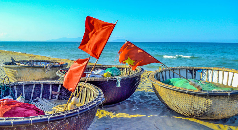 Enjoy yourself in the beautiful beach of Hoi An??