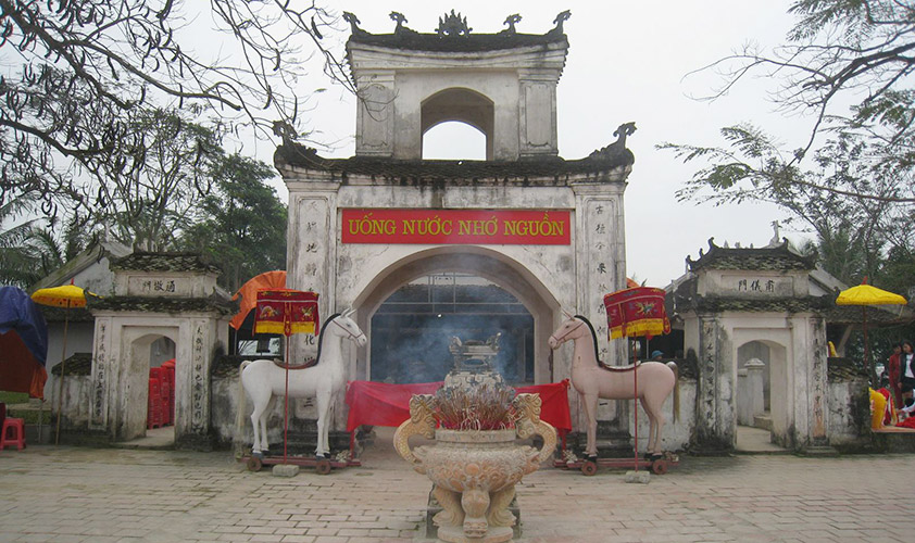 Bach Ma Temple