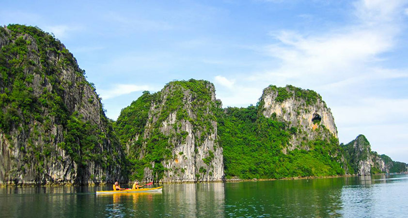 Bai Tu Long Bay