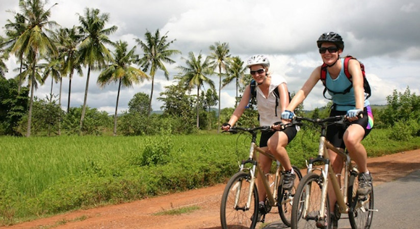 Visiting the village by bicycle in Hoi An 