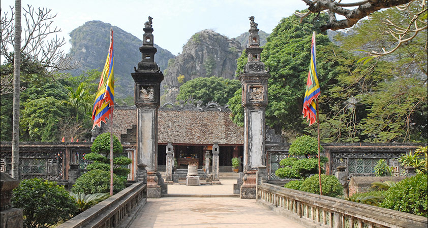 Dinh and Le dynastic temples