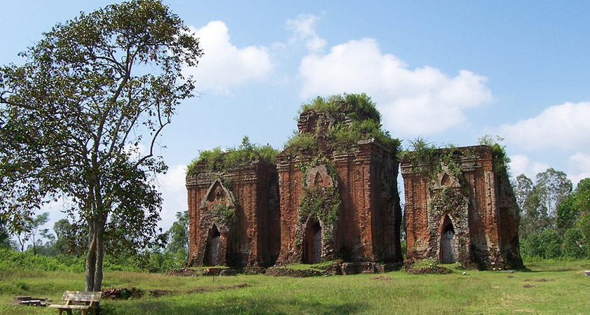 Chien Dan Cham towers