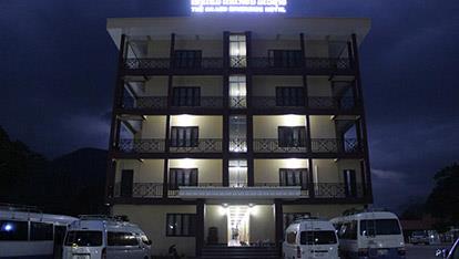 The Grand Riverside Hotel – Vang Vieng 