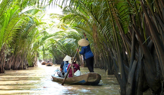 Captivating-beauty-of-Mekong-Lodge-2-days-1-night-01