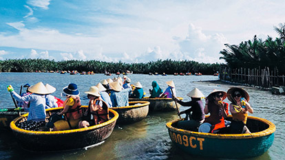 Hoi An tour - Visit Cam Thanh village and vegetarian village Tra Que | Half day