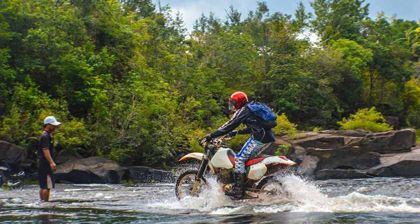 Explore Kampong Thom by motorbike