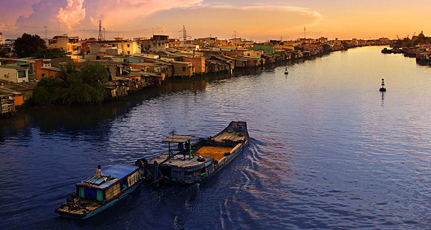The life of floating houses on Mekong river