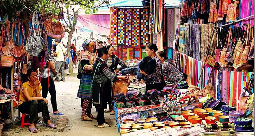 Cultural discovery of Ba Ha ethnic minorities'' market